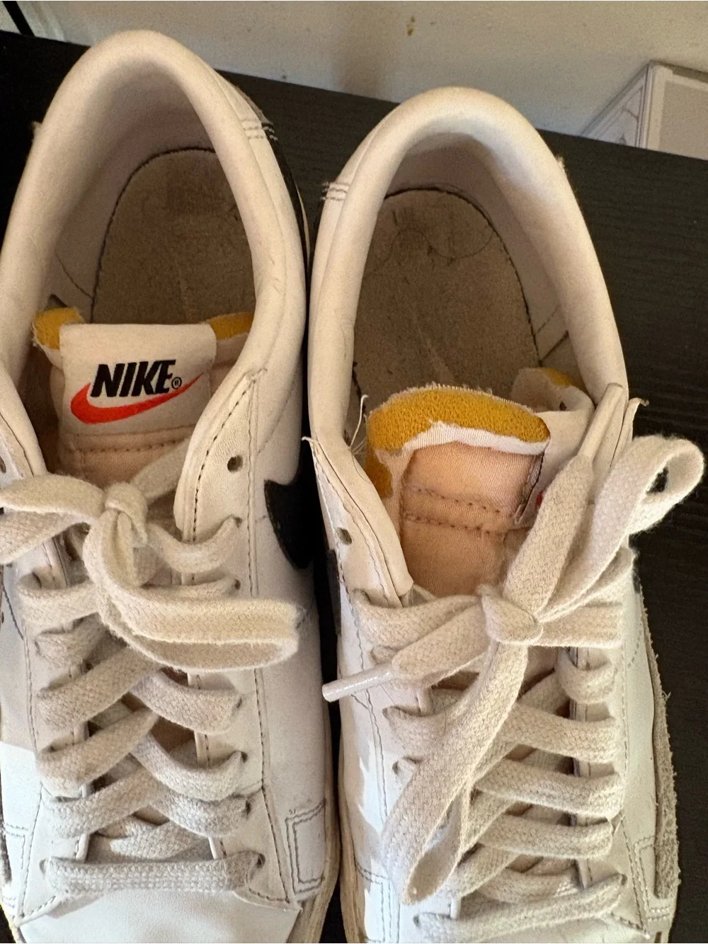 Men’s Nike White and Black Low-Top Leather Sneakers